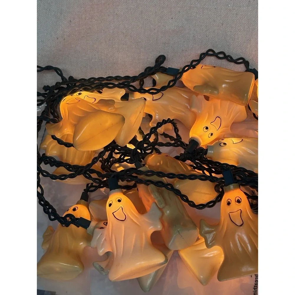Vintage Happy Ghost Halloween String Lights Green Cord 20 Ghosts works